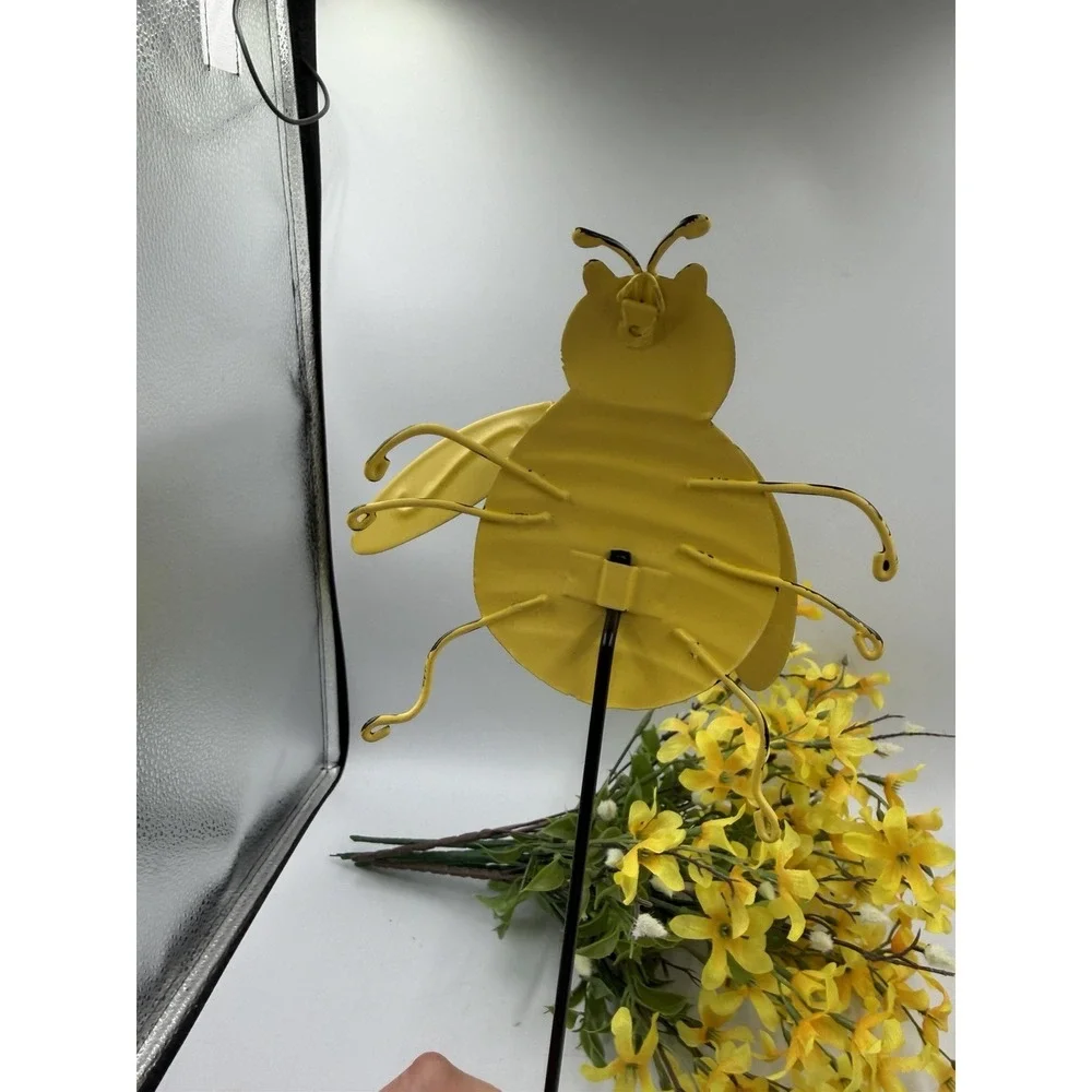 Bees - Flower Floral Arrangement - Spring Summer Decoration - Table Centerpiece